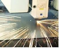 Cắt inox tấm, inoxnghethuat dùng máy cắt laser thế hệ mới nhất của Trumpf. Mã máy là TruLaser 3030 fiber / 3040 fiber . Làm khung inox vàng đồng